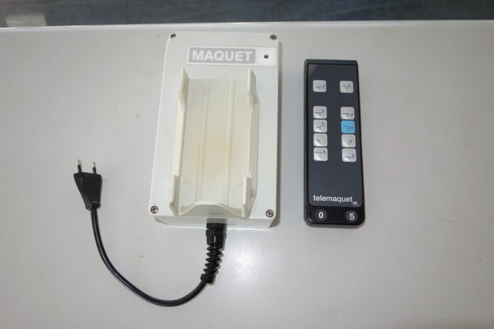 Maquet IR Fernbedienung mit Charger 002