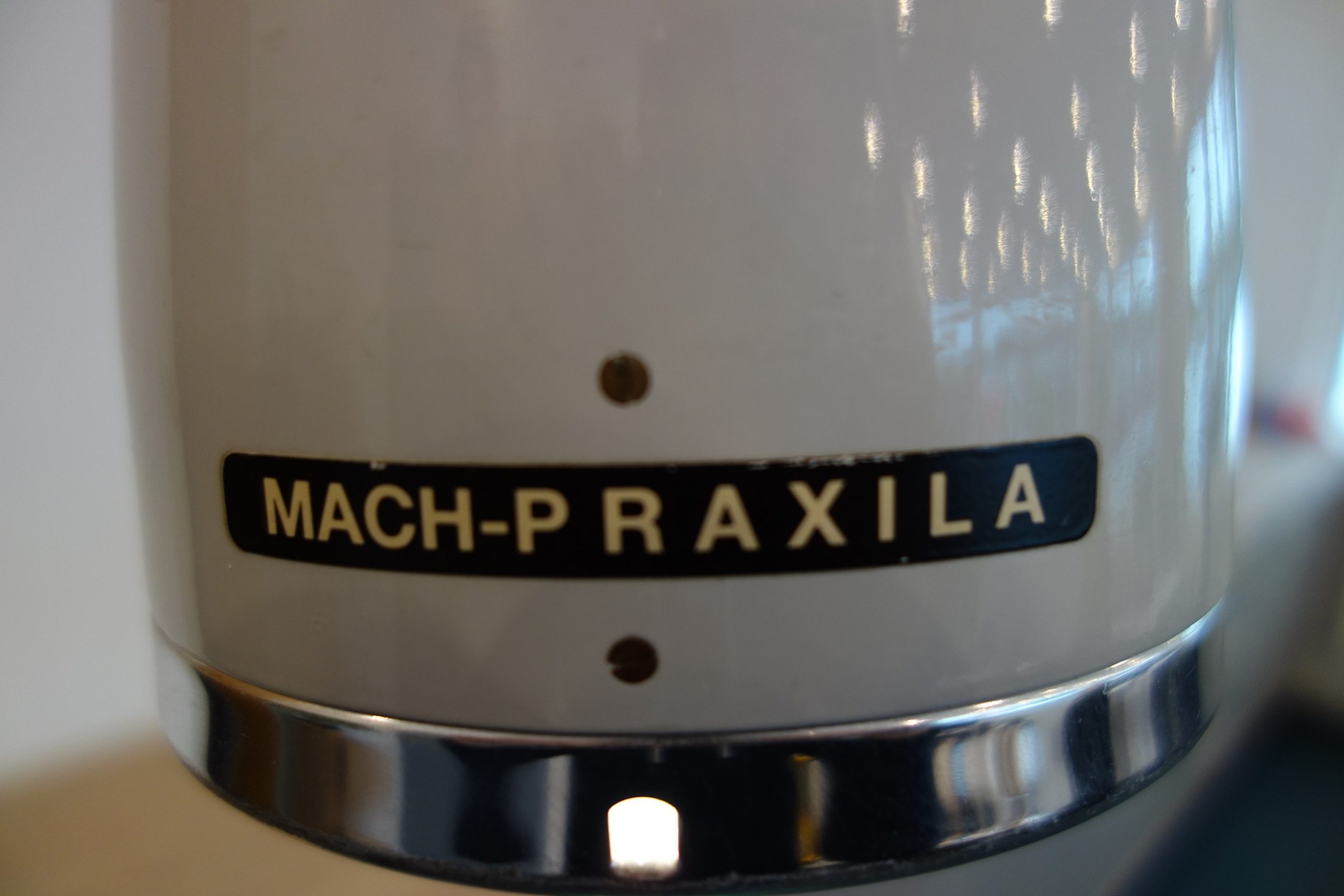 dr-mach-mach-praxila-untersuchungslampe-auf-fahrstativ-2462