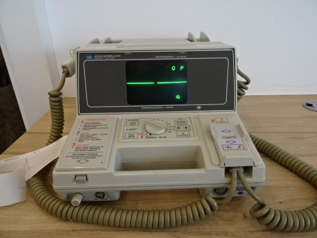 hp-43120a-defi-defibrillator-360-joule-ekg-anschluss-2819cover
