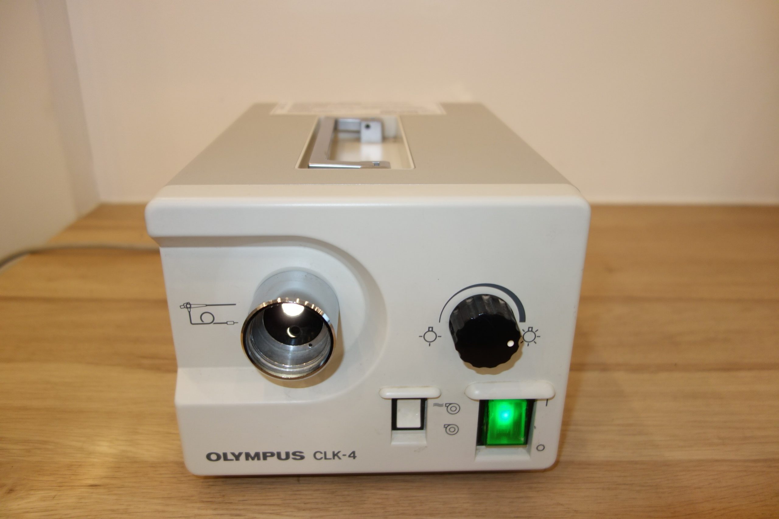 olymolympus-clk-4-light-source-endoskopielichtquelle-mit-pumpe-5049