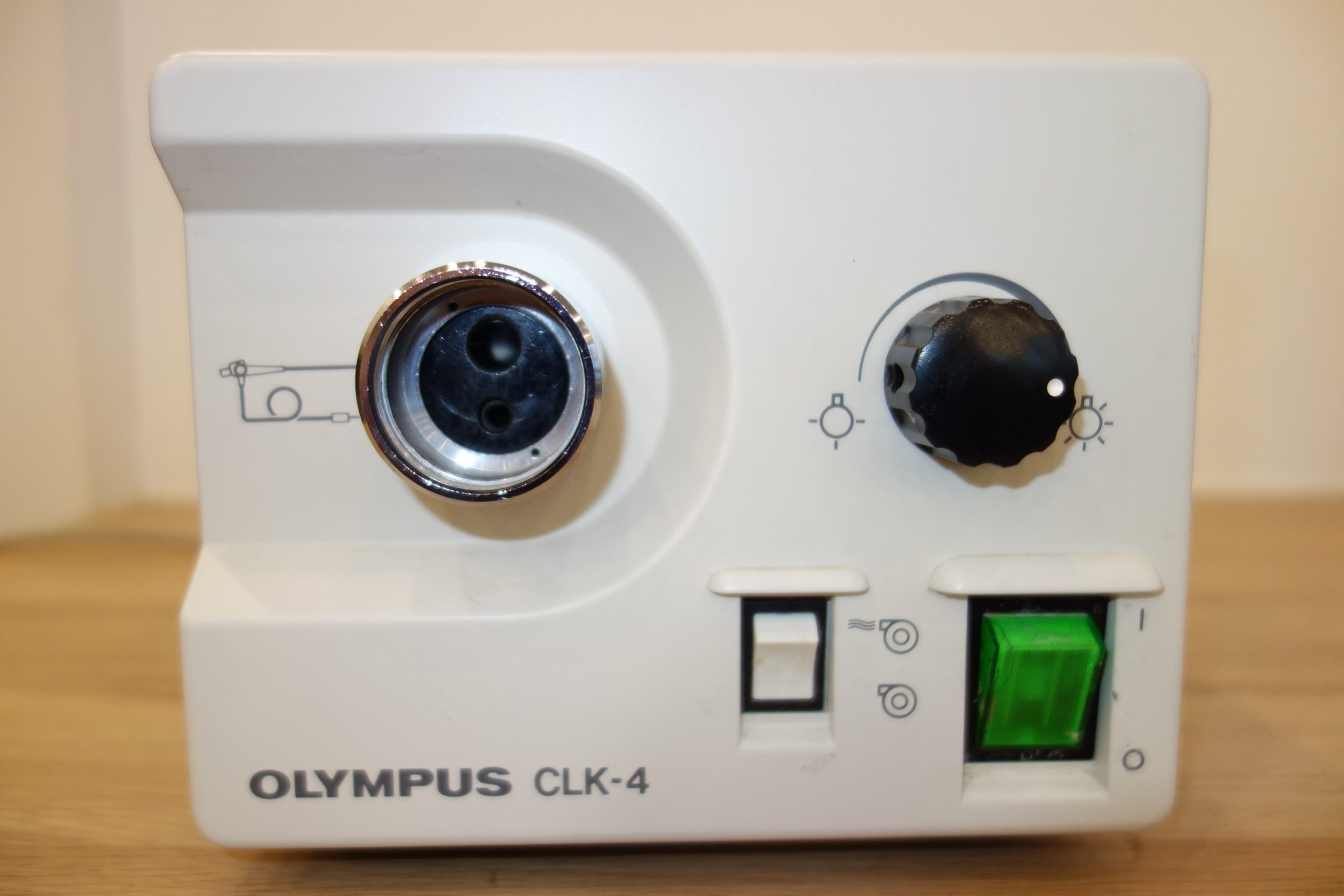 olymolympus-clk-4-light-source-endoskopielichtquelle-mit-pumpe-5050