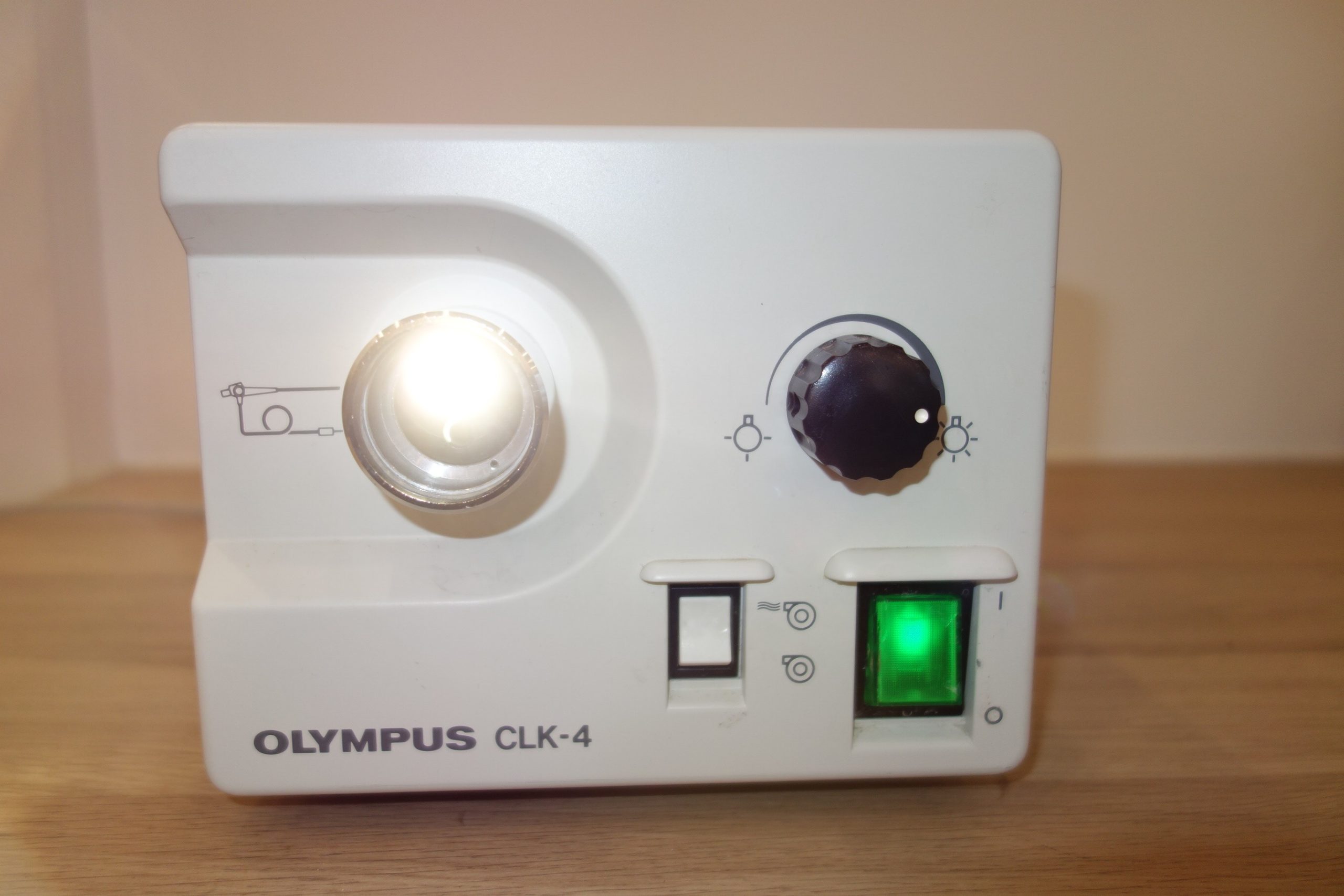 olymolympus-clk-4-light-source-endoskopielichtquelle-mit-pumpe