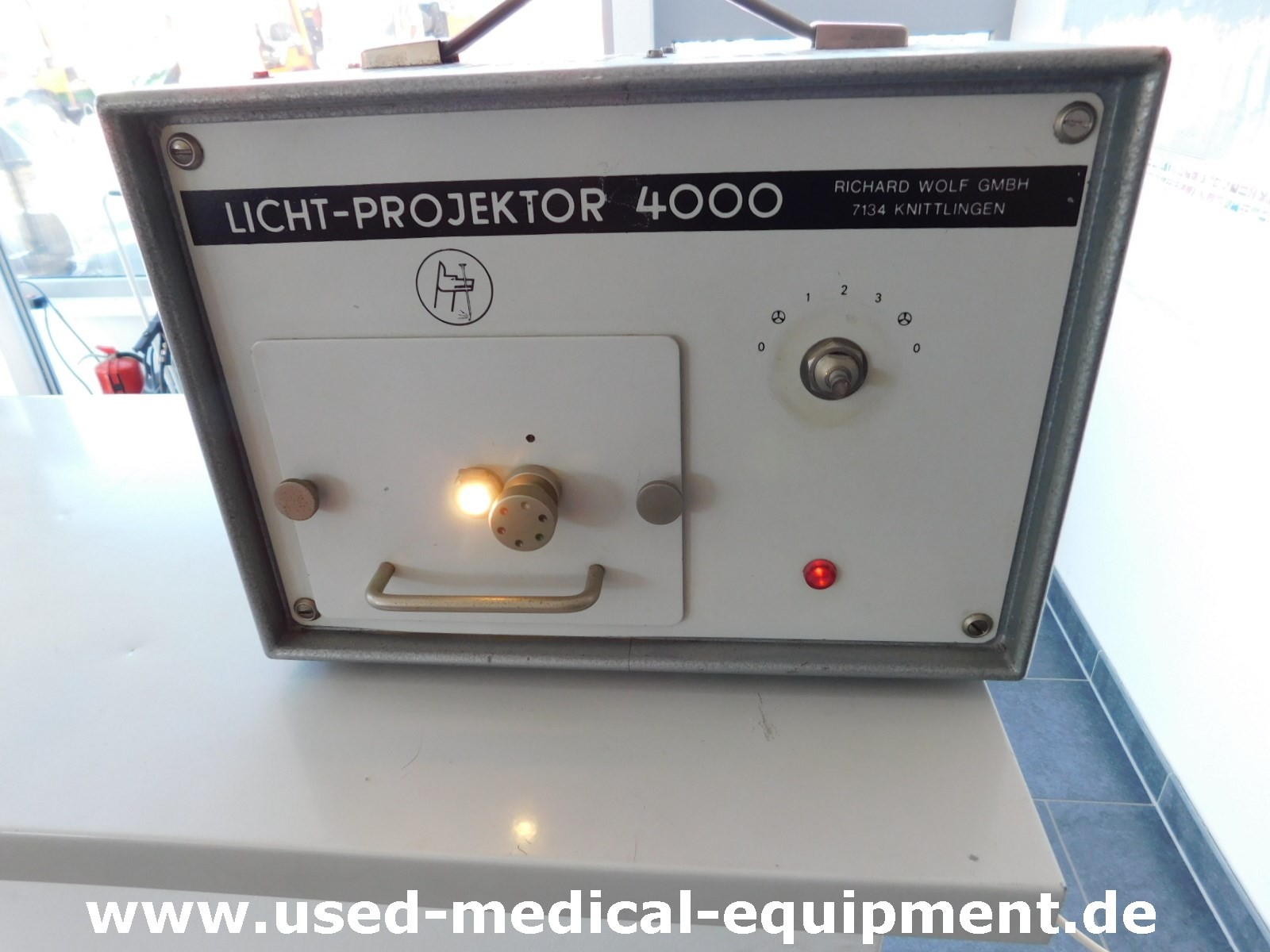 richard-wolf-lichtprojektor-4000-1084