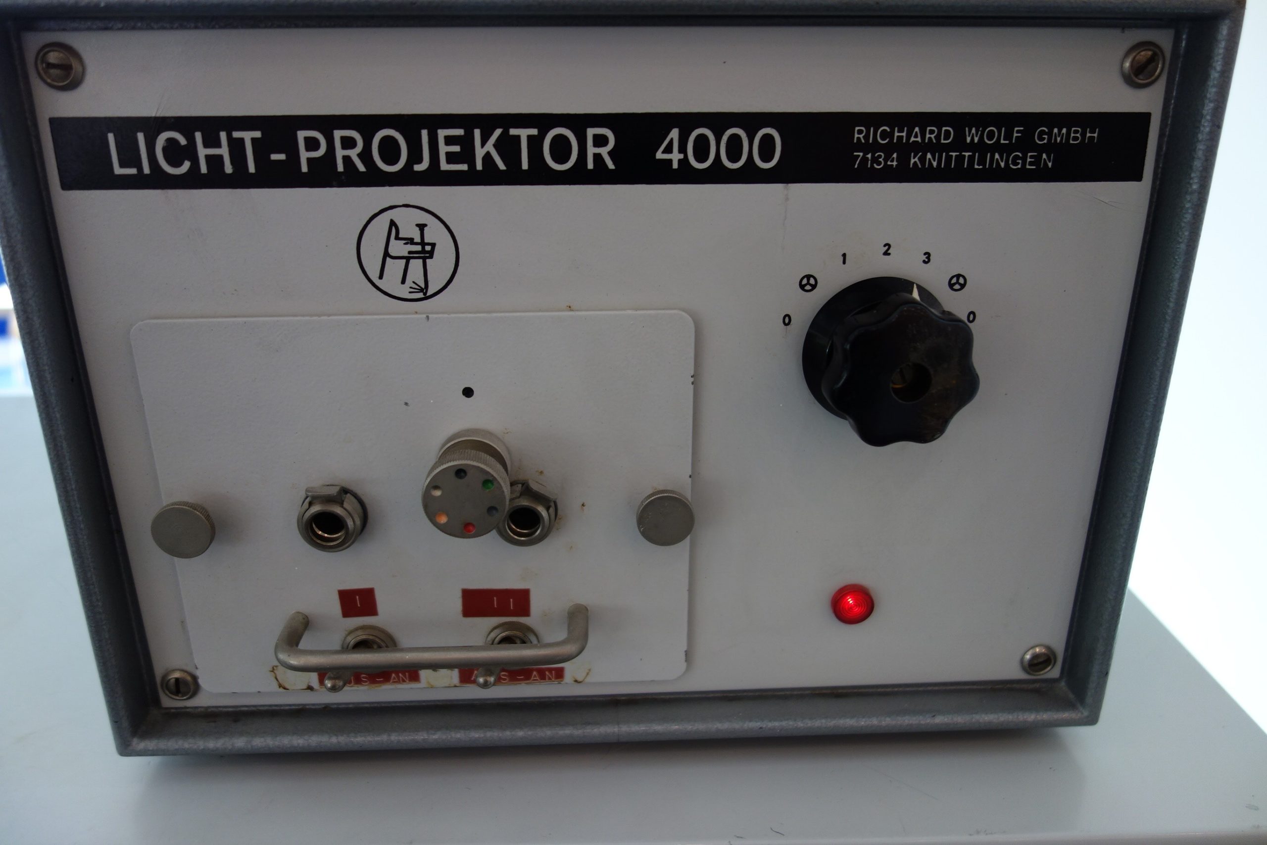 richard-wolf-lichtprojektor-4000-4471