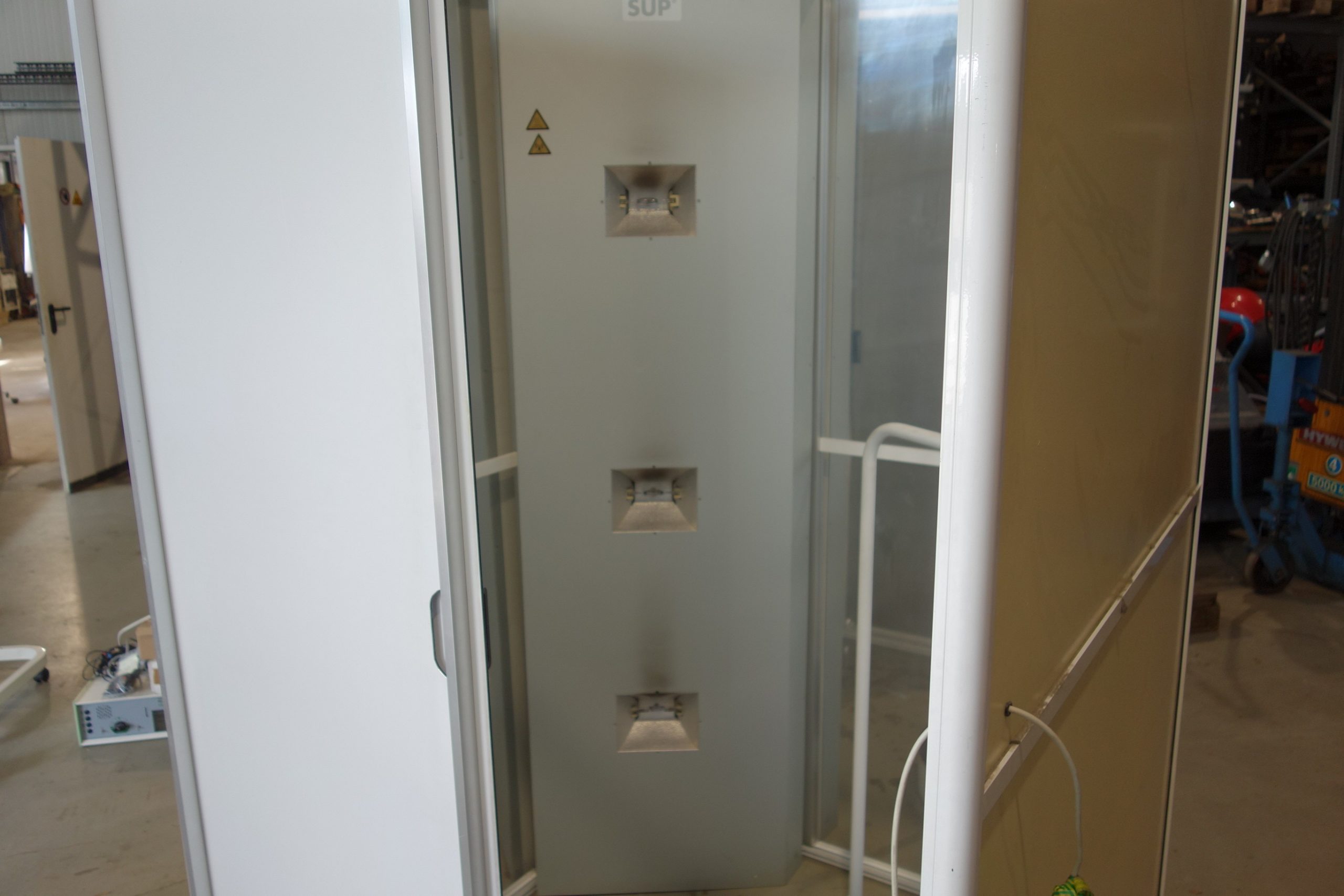 saalmann-sup-lichttherapie-kabine-3001