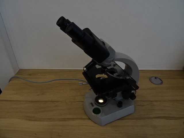 zeiss-stereomikroskop-tischmikroskop-2355