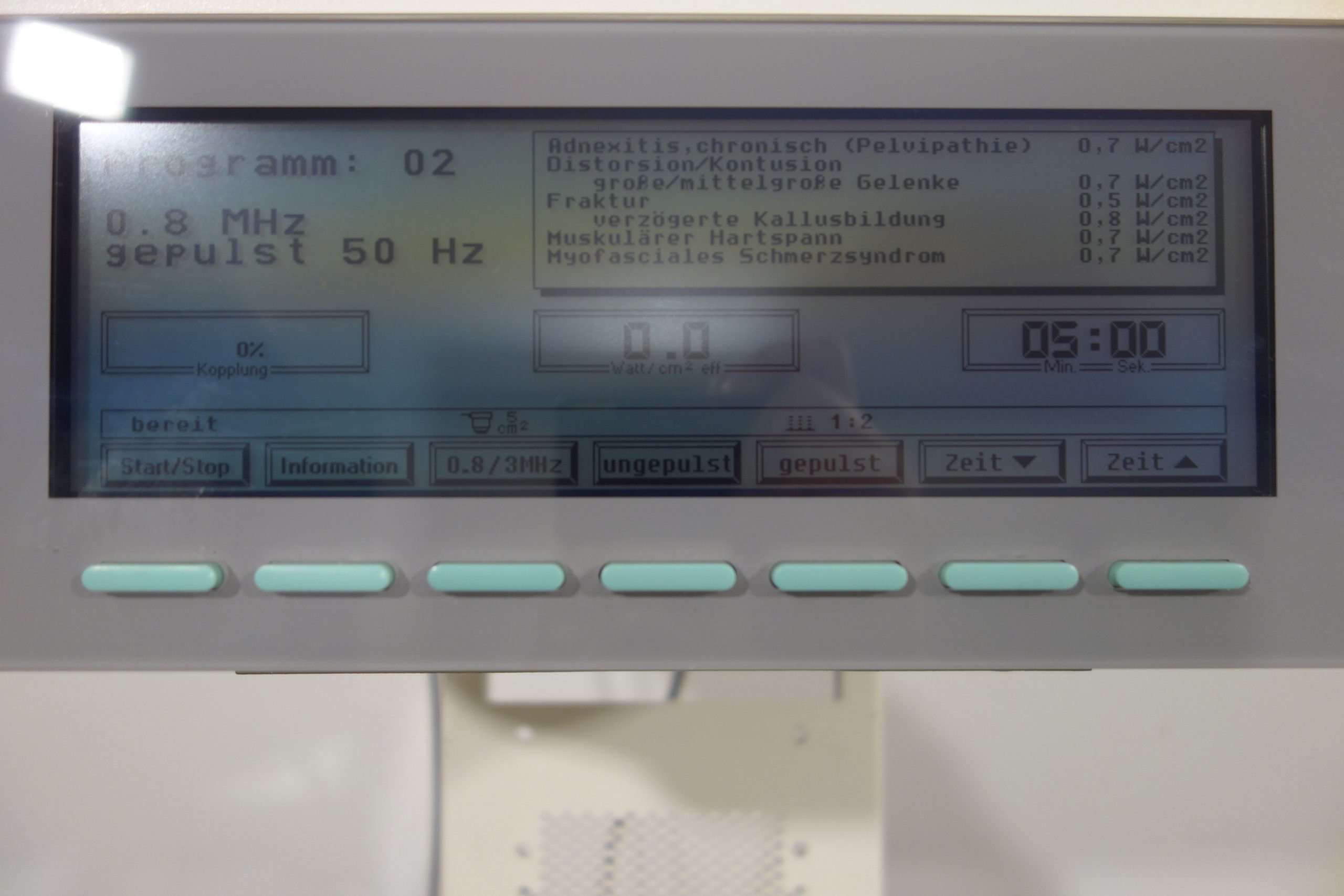 zimmer-sono-5-mit-3-mhz-und-0-8-mhz-sonde-auf-fahrgstell-02