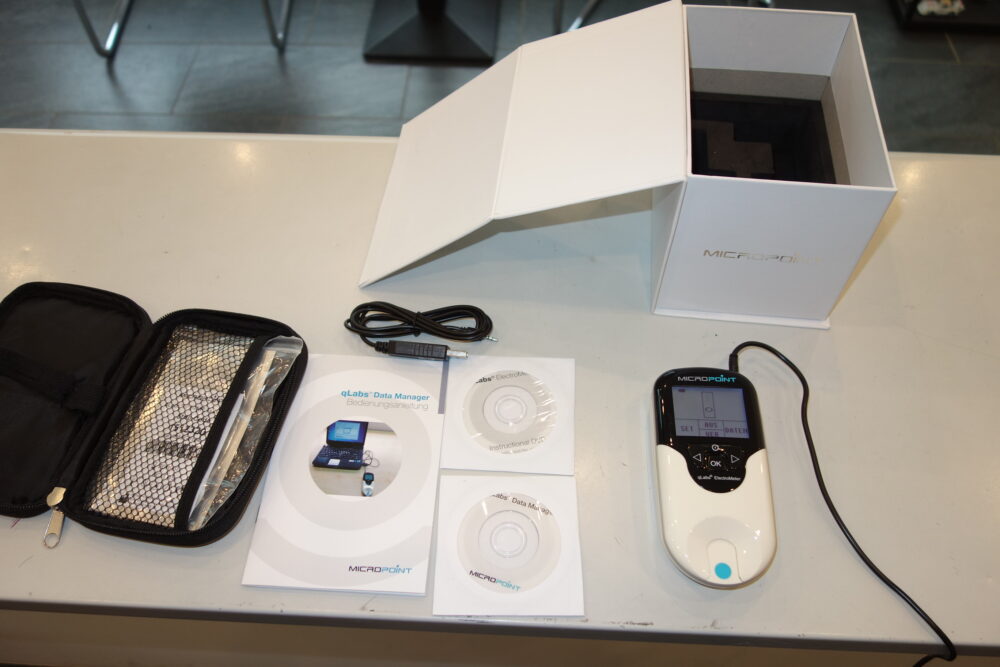 qLabs Micropoint ElectroMeter 001
